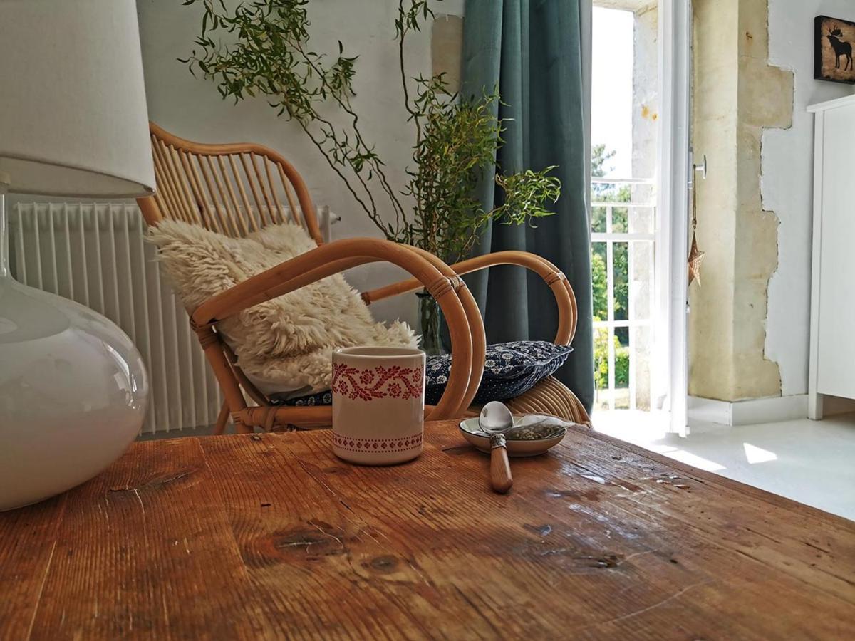 Quatre Chats Sous Un Pin Le Thoureil Exterior photo